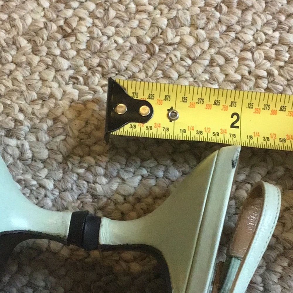 Stuart Weitzman kitten heels SZ 8 M - Picture 5 of 7